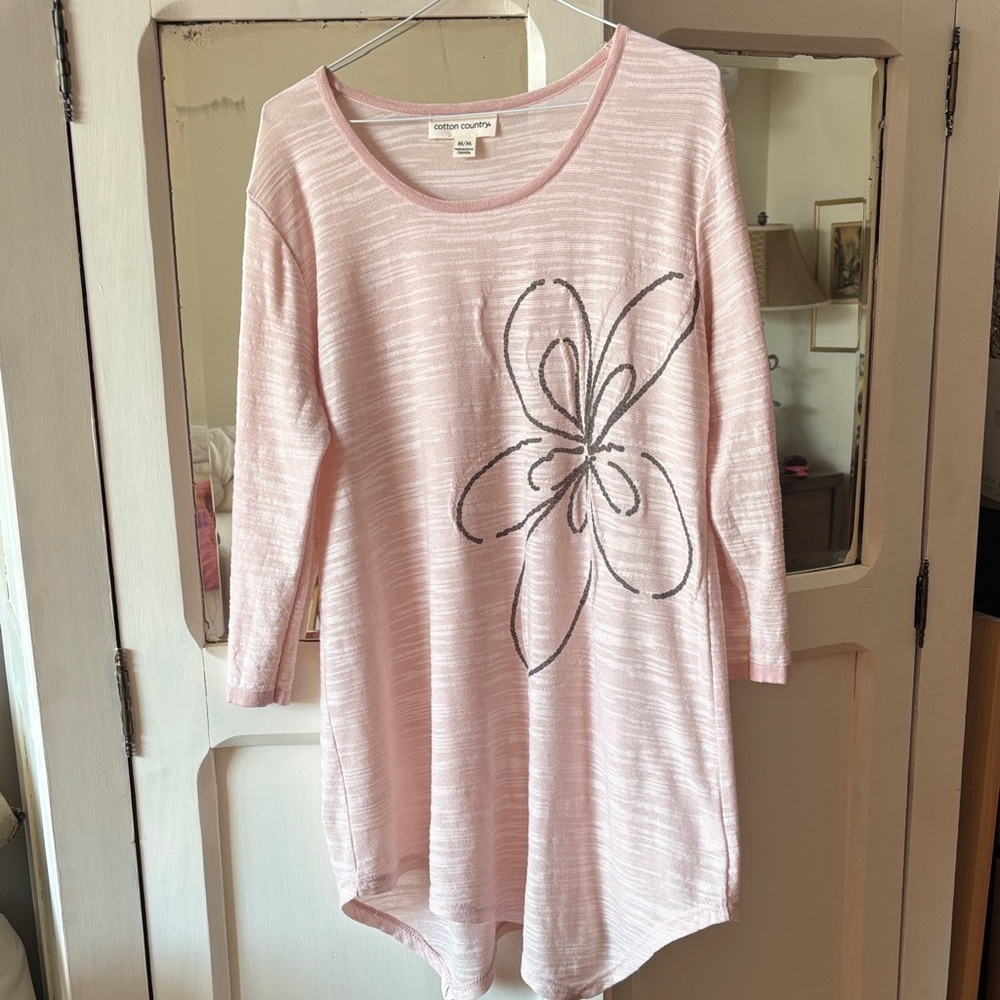 COTTON COUNTRY Soft Pink with Grey design Women's Top Size M fits also L. NWOT